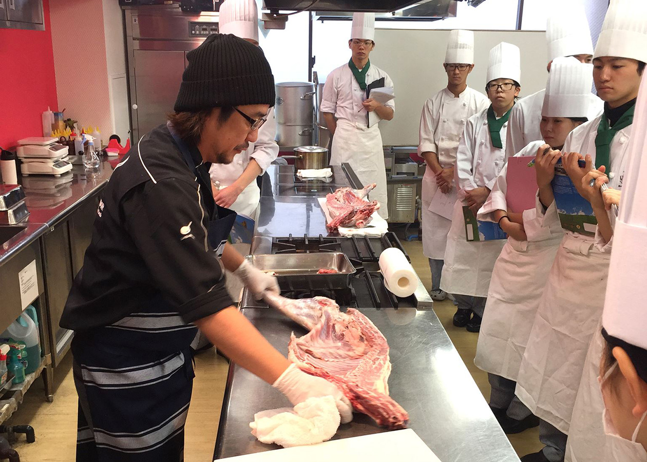 【ラムバサダー × 埼玉ベルエポック製菓調理専門学校】ラム肉の特別授業を実施！